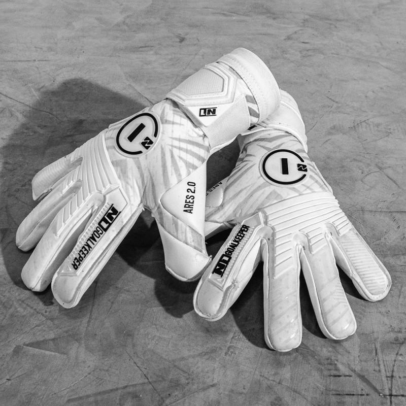 n1 goalkeeper Guantes de Portero Ares 2.0 All White UGT+ II 2025