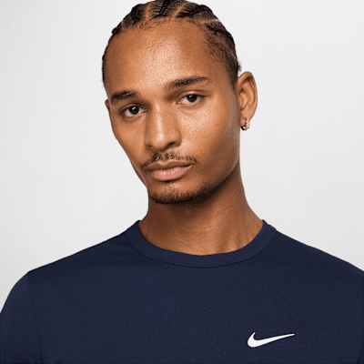 Nike Nike HyverseCamiseta de manga corta Dri-FIT versátil con protección UV - Hombre Tienda