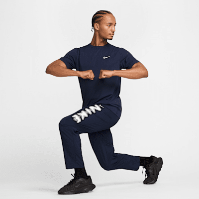Nike Nike HyverseCamiseta de manga corta Dri-FIT versátil con protección UV - Hombre Tienda