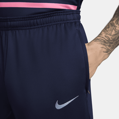 Nike FFF StrikePantalón de fútbol de tejido Knit Nike Dri-FIT - Hombre Último día