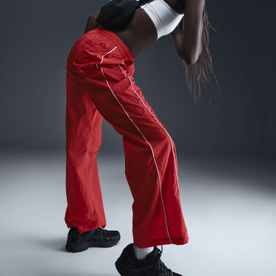 Nike Nike WindrunnerPantalón de talle alto y tejido Woven con dobladillo abierto - Mujer Última moda