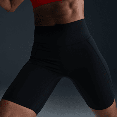 Nike Nike UniversaPantalón corto de talle alto y sujeción media de 20 cm con bolsillos de ciclismo - Mujer Solo hoy