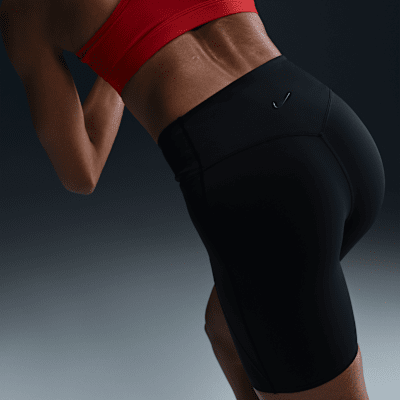 Nike Nike UniversaPantalón corto de talle alto y sujeción media de 20 cm con bolsillos de ciclismo - Mujer Solo hoy