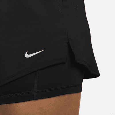 Nike Nike OnePantalón corto de 8 cm con talle medio y diseño 2 en 1 Dri-FIT - Mujer Devoluciones gratuitas