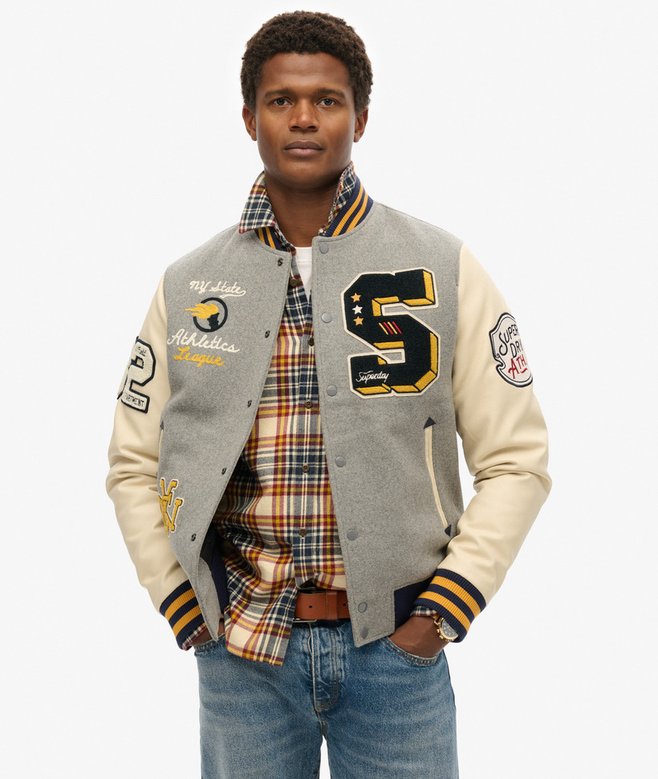 superdry Cazadora bómber con insignia universitaria Ofertas